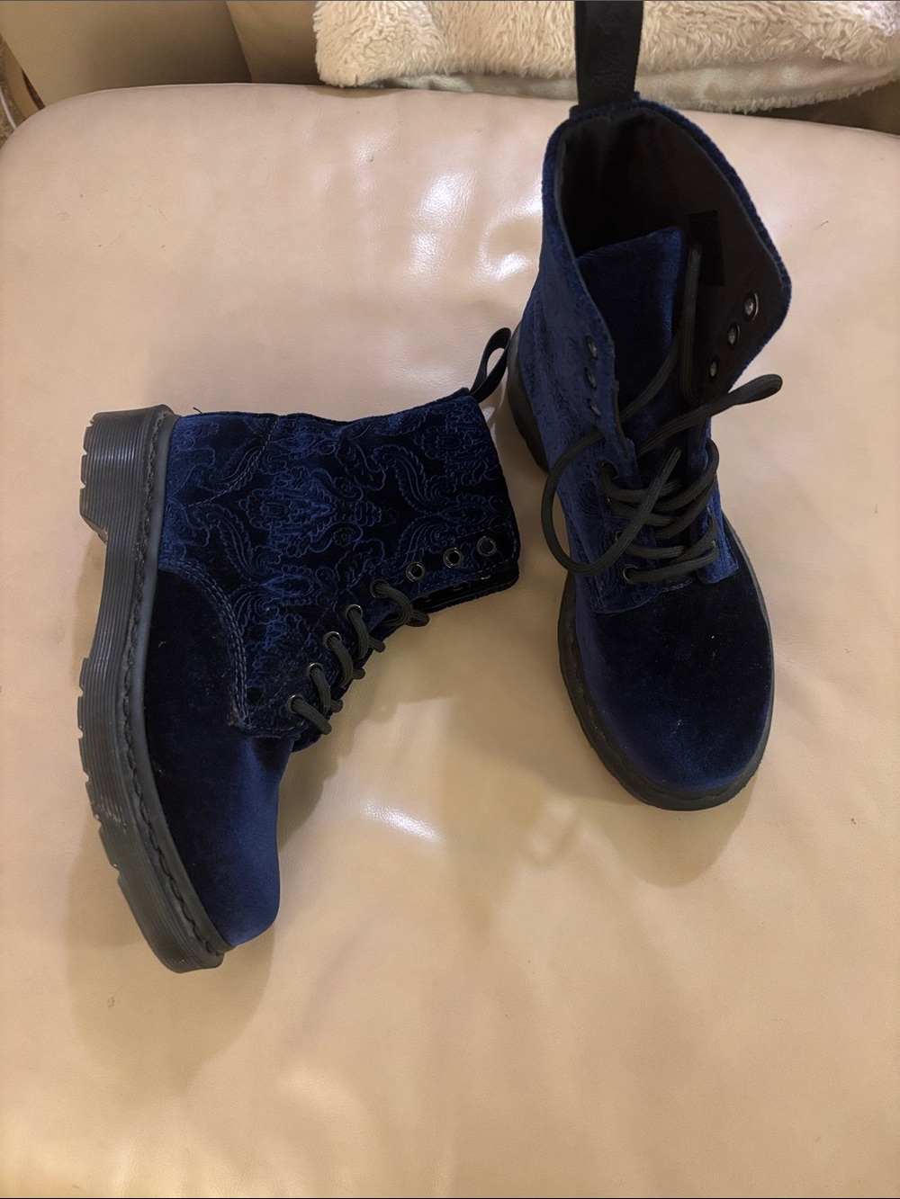 Dr. Martens Navy Velvet Lace-Up Combat Boots sz 37 US 6